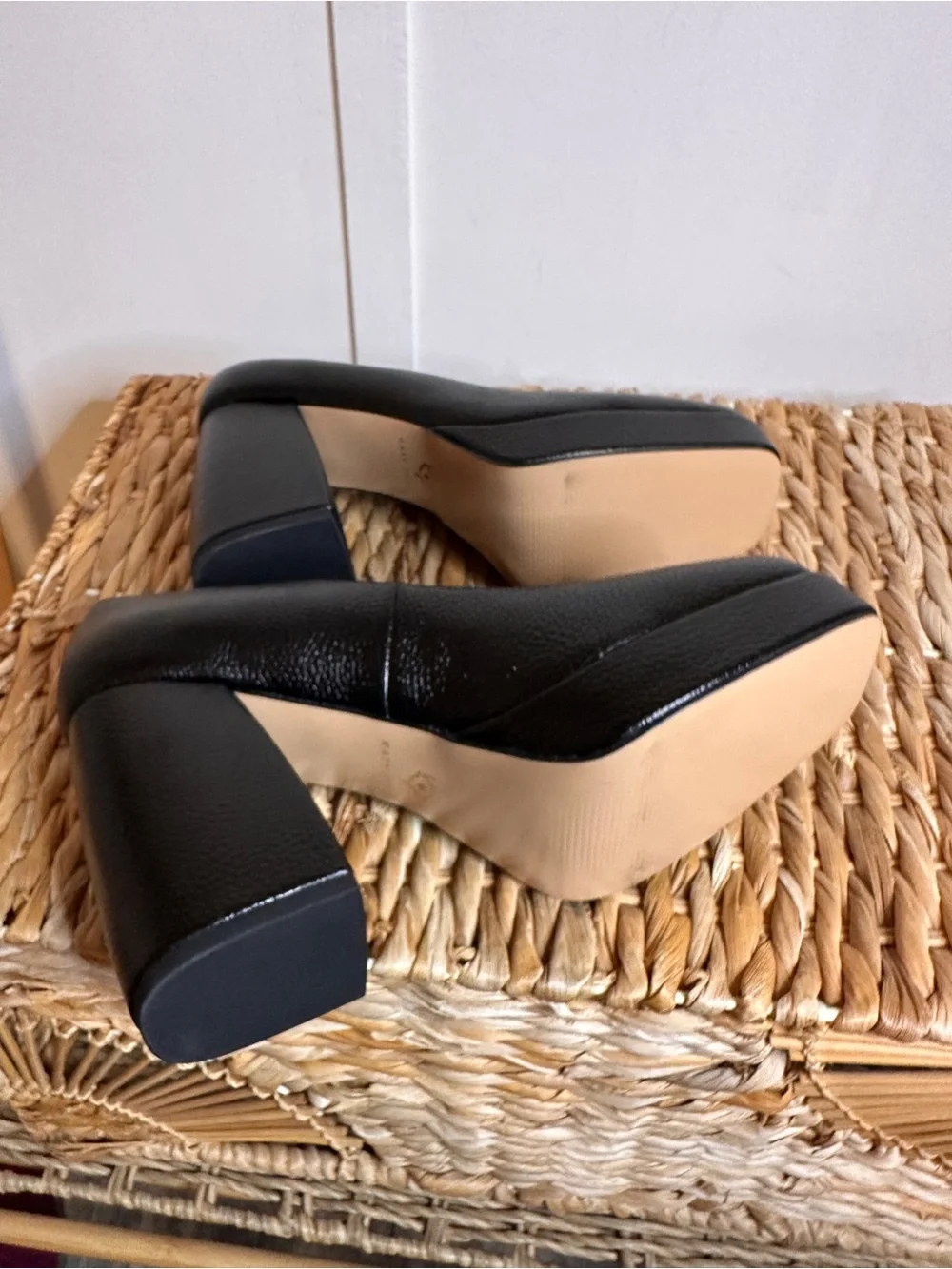 Katy Perry Collections Black Pebbled Leather Platform Pumps size 9.5 - Picture 9 of 10